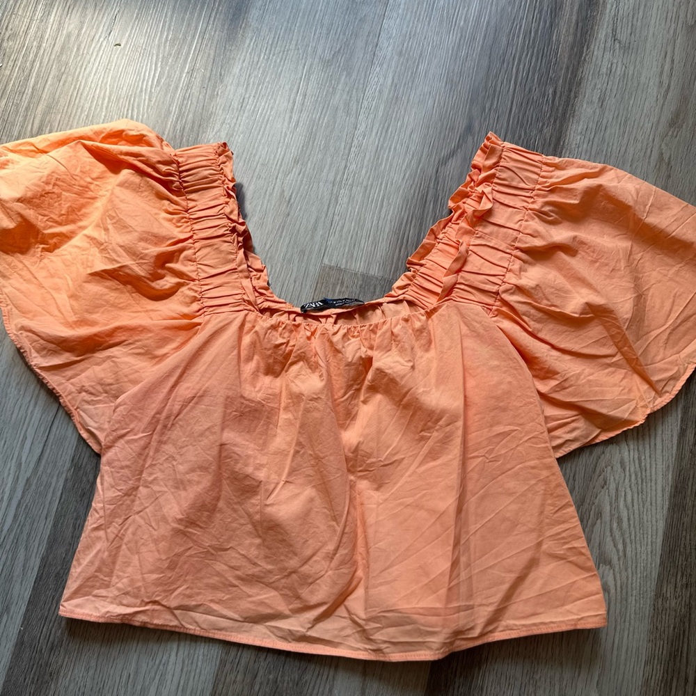 Top Zara off the shoulder puff sleeves size medium